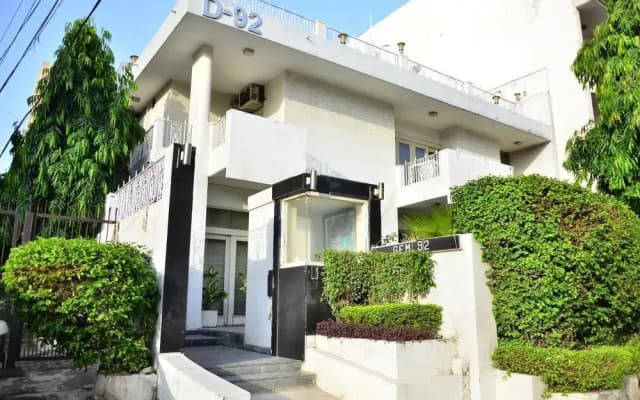 Hotel Gem 92 Residency