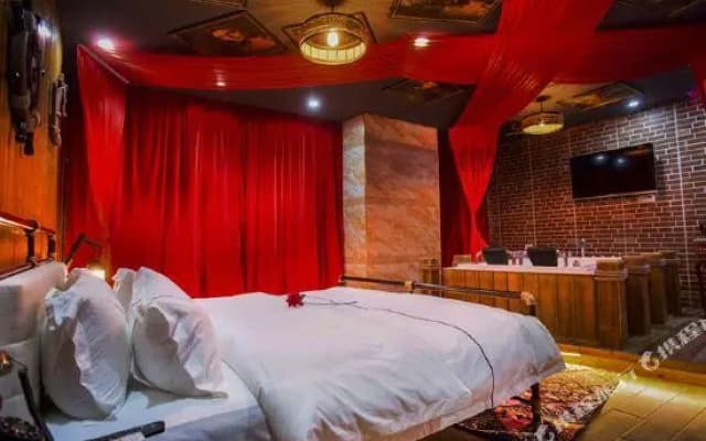 520 Couples' Themed Hotel