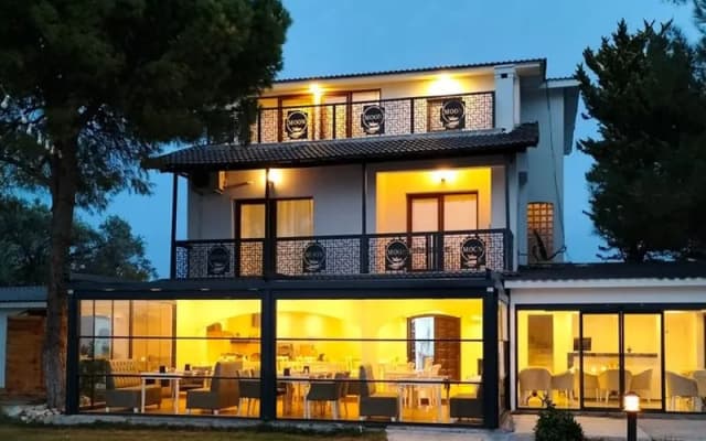 White Moon Hotel