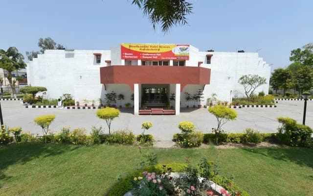 Neelkhanthi tourist resort