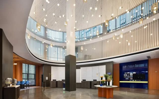 Hampton by Hilton