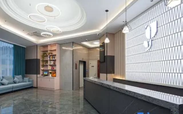 Yinguang Lijing Hotel (Municipal Government Central Mall)