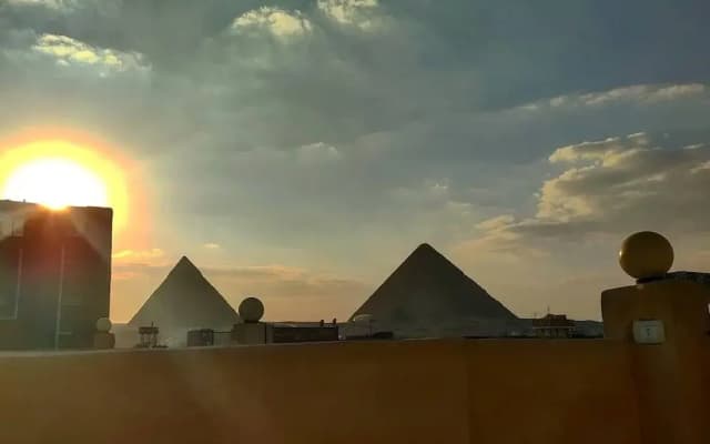 Grand Pyramids View Guesthouse