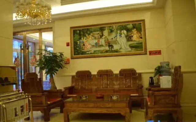 Vienna Hotel (Meizhou West High-speed Railway Station)