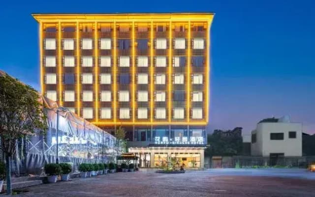 Huayu Light Luxury Hotel