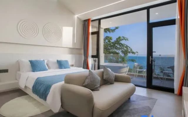 Sanya Panda's Powder House Sea View Beautiful Suites