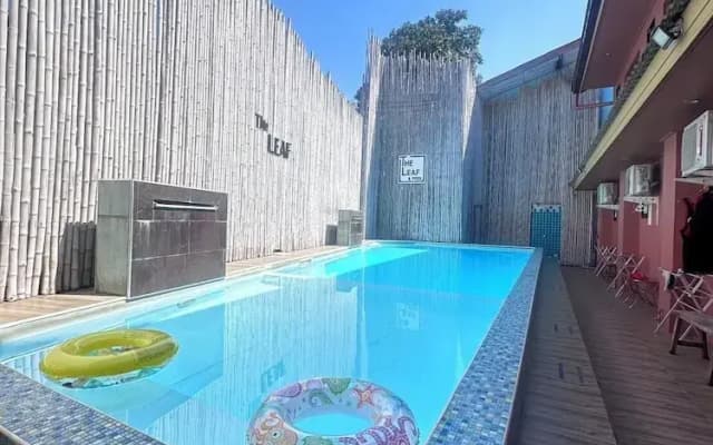 The leaf&pool hostel