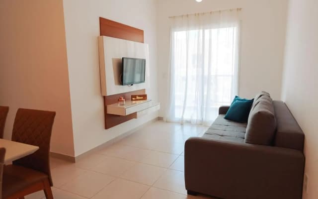 Apto no 3º andar com ar e Wi-Fi a 250 mts do mar!