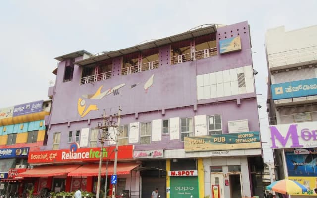 OYO 11883 Hotel Purple Inn