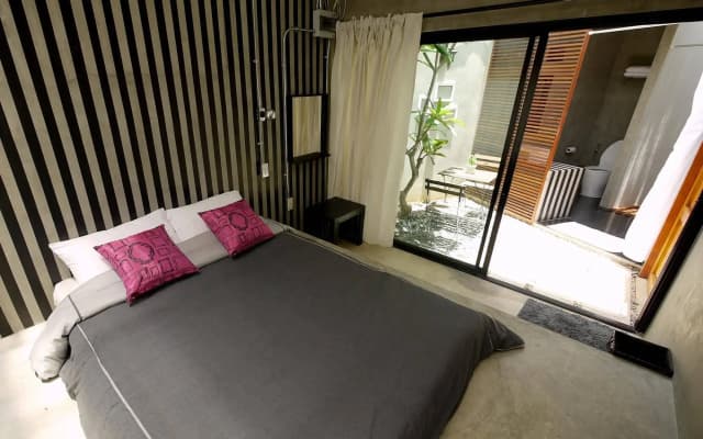 PAUSE Resort & Bar