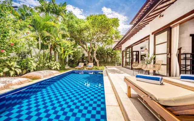 Villa Aurora - Private 6 BDR Villa in Seminyak, prime Location, Pool & Garden