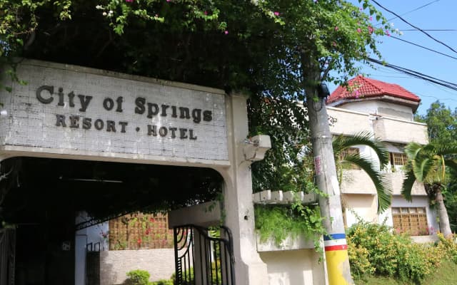 City of Springs Hotel