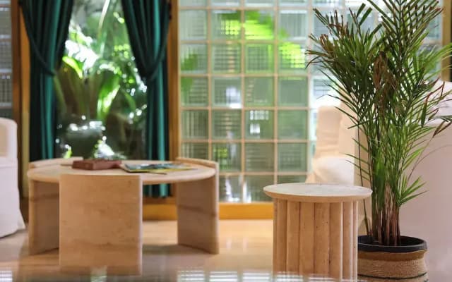 The Xon Hotel