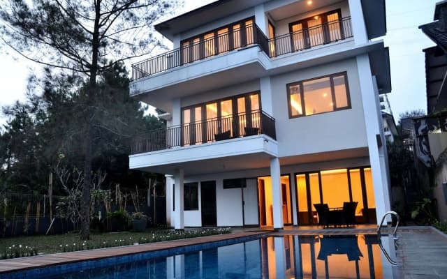BreezeBlows City View 5BR with Pool + Familly Room