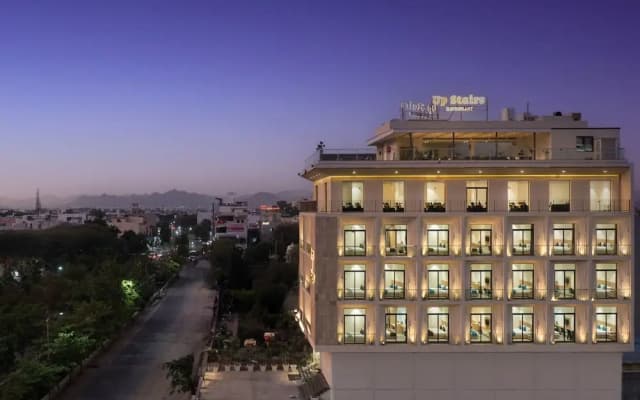 7 Rays Hotel