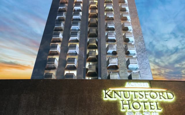 Nuts Hotel