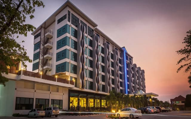Alvarez Hotel