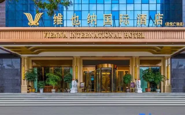 Vienna International Hotel (Zhaotong Wuyue Plaza)