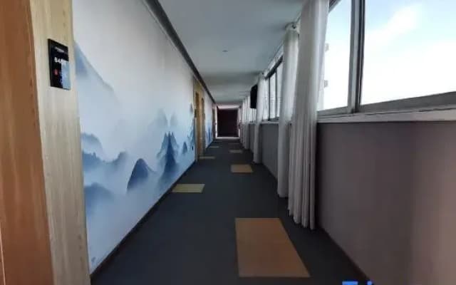 Junyi Hotel (Gucheng Railway Station Sanhuan Cheqiao Industrial Park)