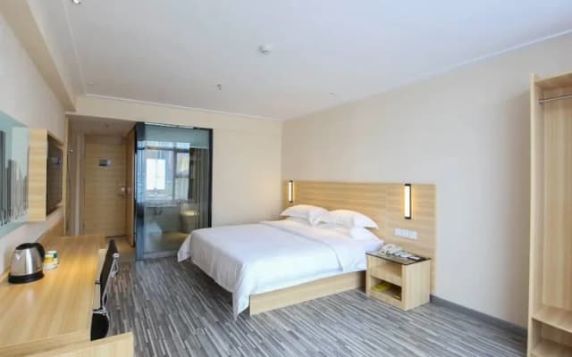 City Comfort Inn Hotel (Liuzhou Wuxing Pedestrian Street Yintai City)