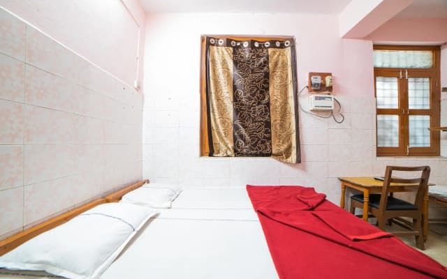 SPOT ON 45433 Sree Radha Lodge