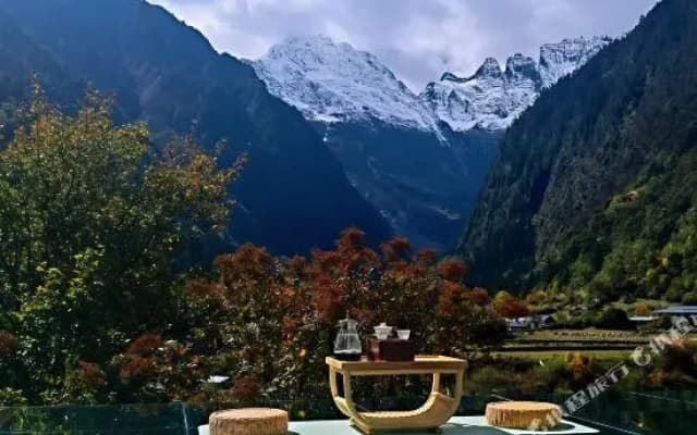 Yubeng impression boutique inn