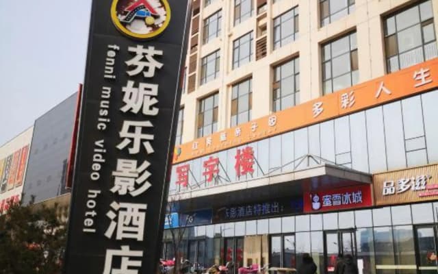 Fenni Music Video Hotel