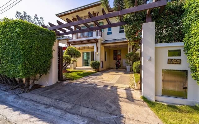 3 Bed Pool Villa in Great Location - STV
