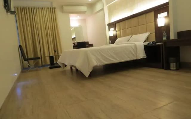 Oyo Premium Navi Mumbai Belapur