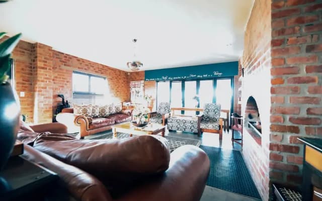 Stay at Friends (Guest house)