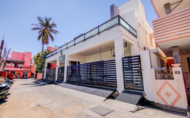OYO Home 78311 Classic Studio Stays