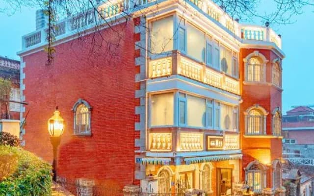 Gulangyu Island WHITE Juyi Holiday Villa (Riguangyan Branch)
