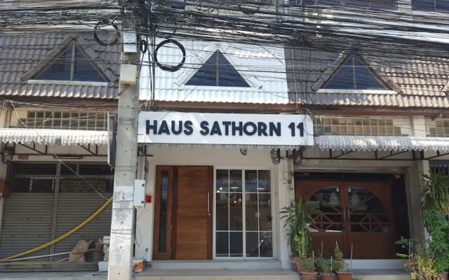 Haus Sathorn 11 Bed & Breakfast