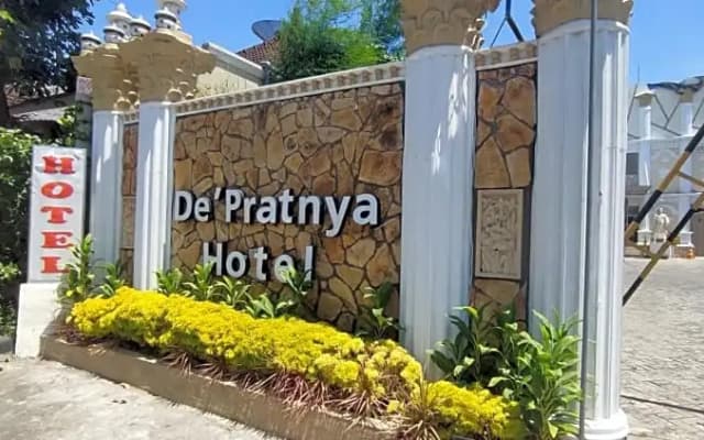 Votel Hotel DePratnya Kediri