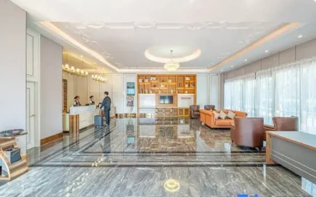 Vienna International Hotel (Xuzhou High-speed Railway Station Convention Center)