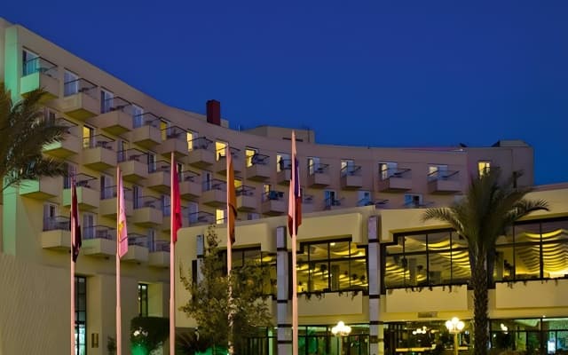 Aracan Eatabe Luxor Hotel