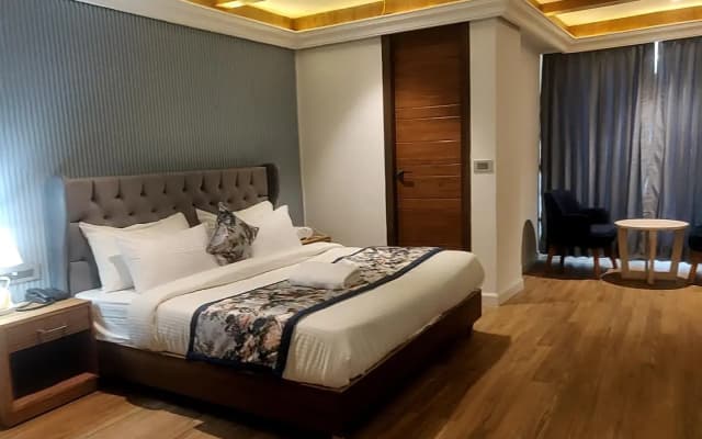 Hotel Sapling Mussoorie - 500 Mtr from Picture Palace Mall Road