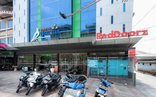 RedDoorz Premium near Grand Batam Mall