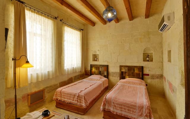 Seki Cave Hotel