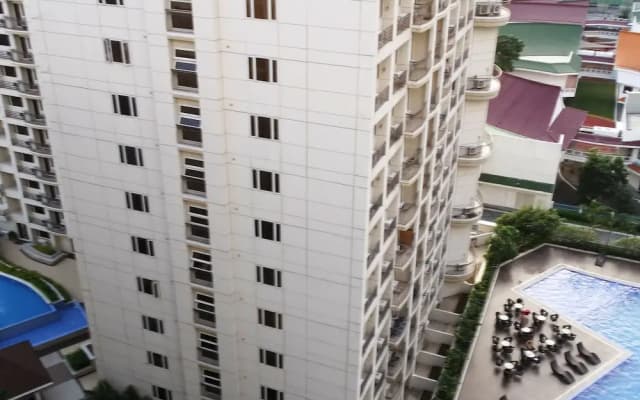SoleMare Parksuites-April