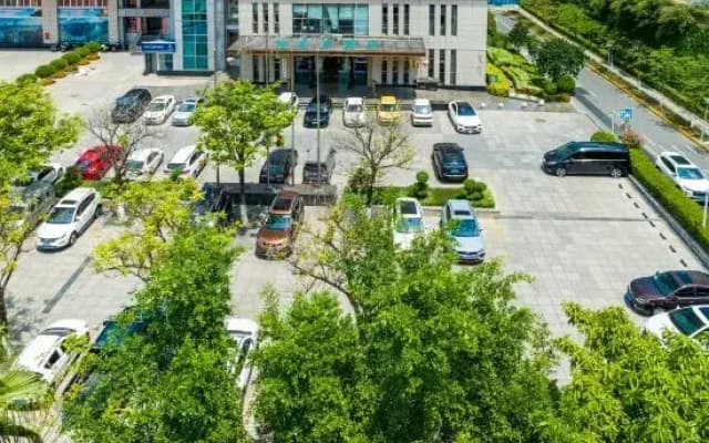 Intime Hotel (Panzhihua College Wanda Plaza)