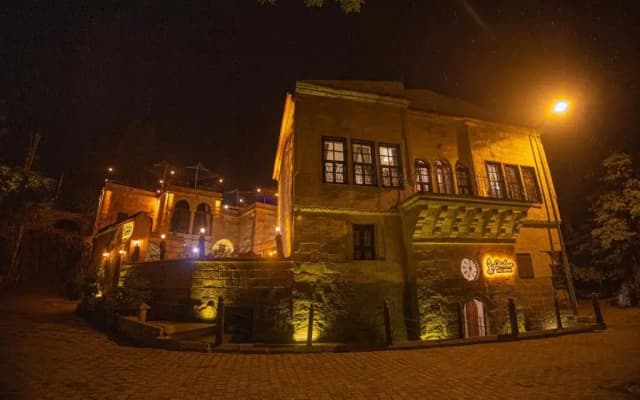 Pietra Cave Suites
