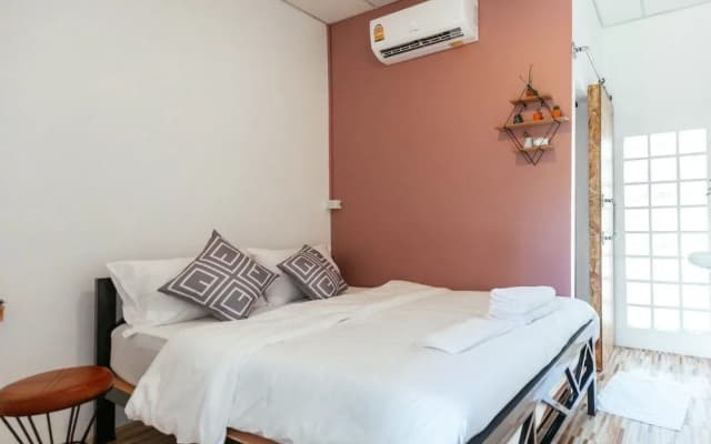 Baan Nokhook Garden Hotel