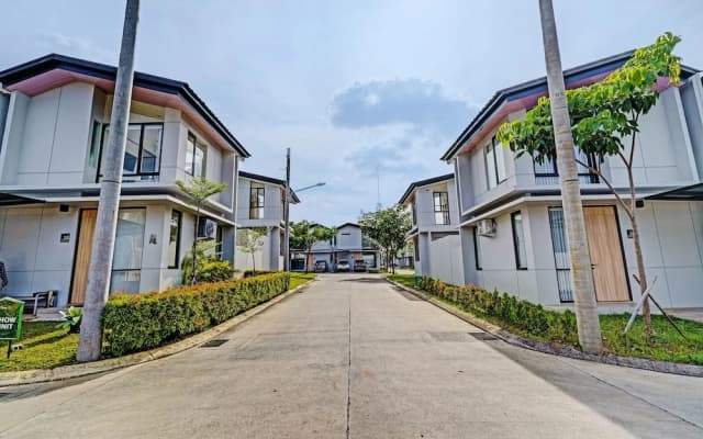 OYO Life 92719 Rolling Hills Residence Karawang