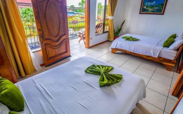 Arenal Hostel Resort Towers
