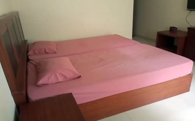 Hotel O Raya Guest House Syariah