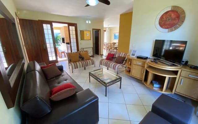 Casa 3 Dormitórios Jurere Internacional
