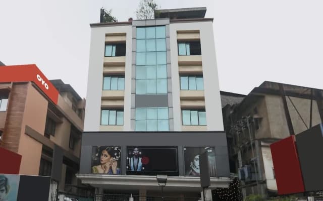 OYO 23403 Hotel Rashmi