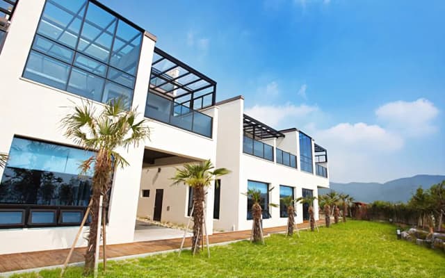 Dimarae Poolvilla