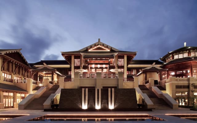 Отель The Ritz-Carlton Sanya Yalong Bay